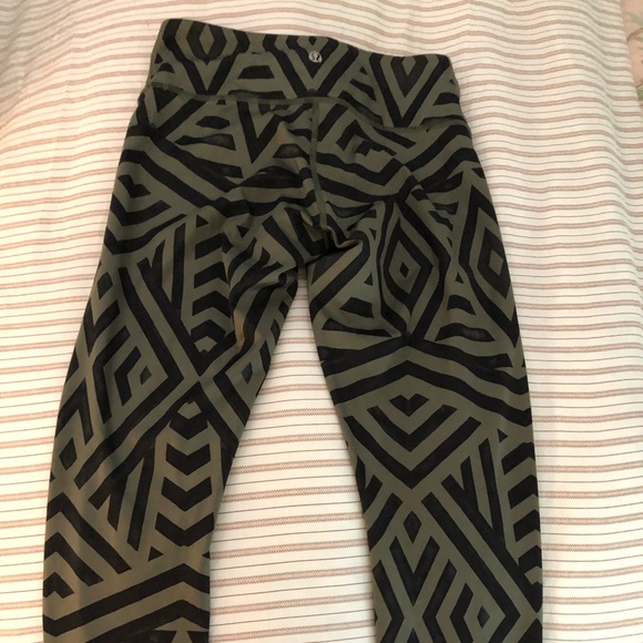LuluLemon Wunder Under Crop Full-On Luxtreme - Picture 1 of 5
